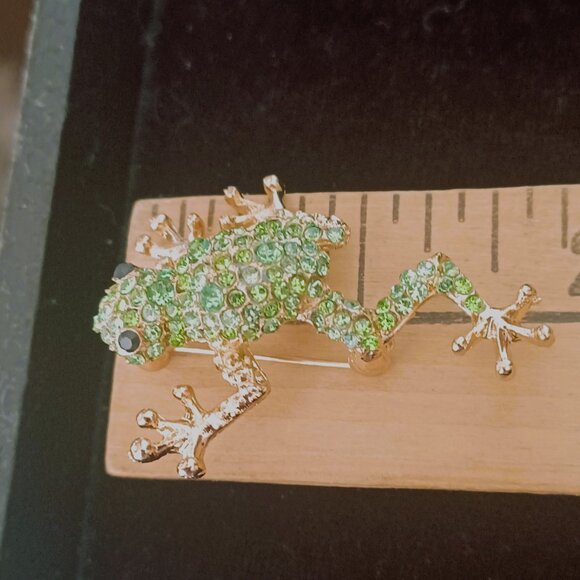 Green Rhinestone Frog Brooch - Picture 2 of 4
